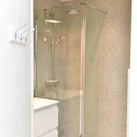 Apartmán Au Port - Brand New Flat W 1 Bedroom, Balcony, Parking, Ac